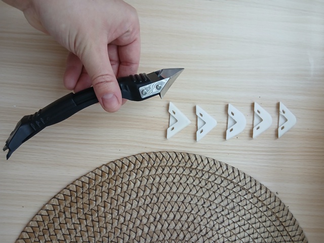 Может надо кому....
Скребок с насадками для нанесения и ?...