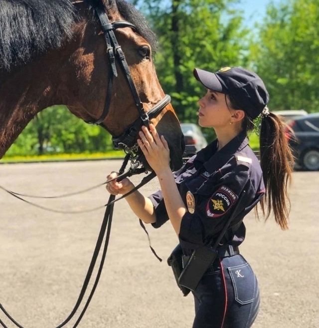 ?‍♀ Самая красивая женщина-полицейский России — и в?...