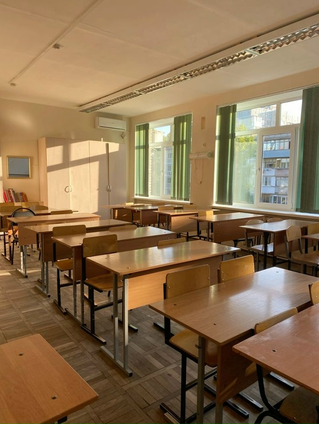 ? В России предлагают сделать начало уроков в школах ?...