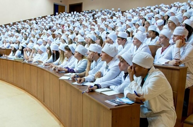 🚑️Медики на три года в госклиники, иначе — штрафы до 1...