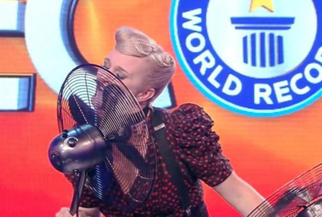 Циркачка Зоя Лямур (Австралия), ради мирового рекорда, ?...