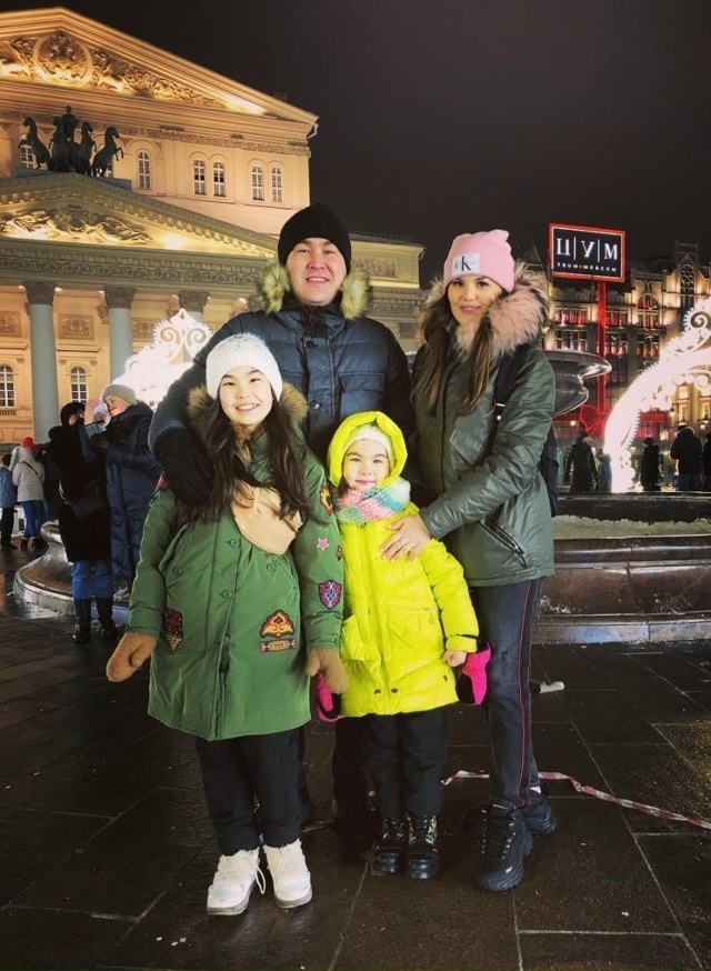 Верила в успех мужа и родила ему троих детей ?
Как выг...