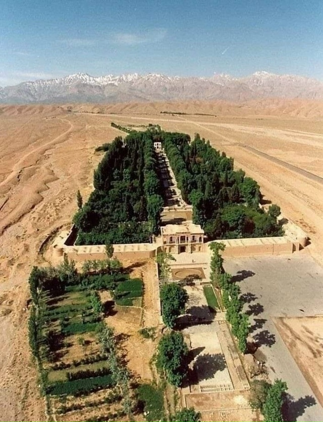 Сад Шазде, что переводится как Сад принца (на фарси: Бақ...