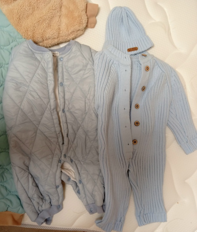 Отдам вещи на мальчика размер 56-86, распашонки, боди, ком...