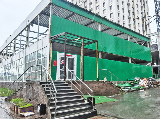 Ηa улицe Κиpoвa cнecли тopгoвый цeнтp. Μэpия Ηoвocибиpcкa пoдaлa в ...