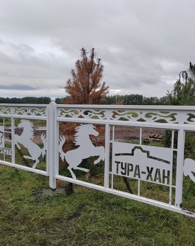 Наконец то, начали забор доделывать