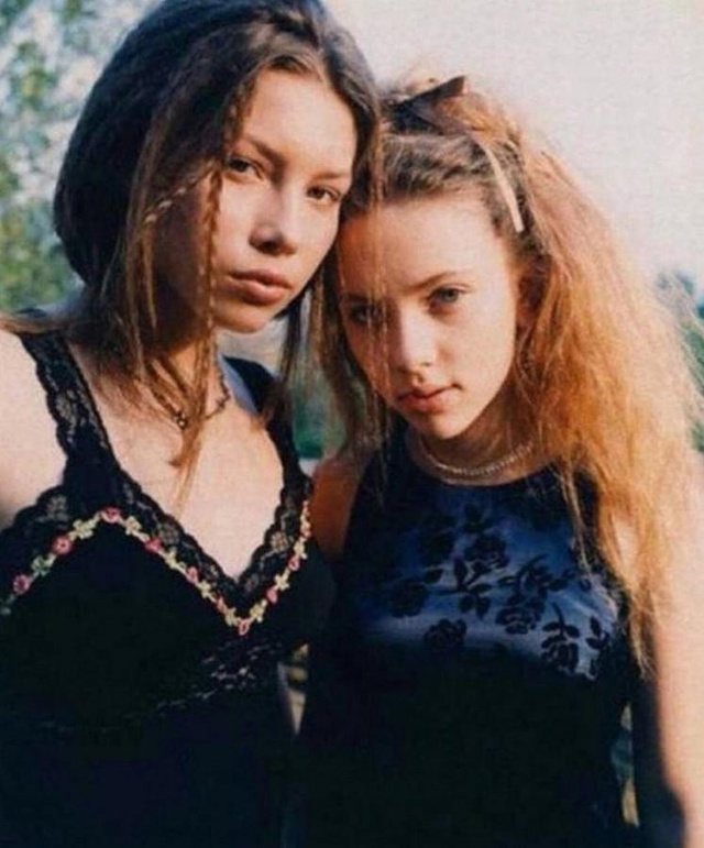 Джecсика Биль и Скарлетт Йоханссон, 1998 гoд