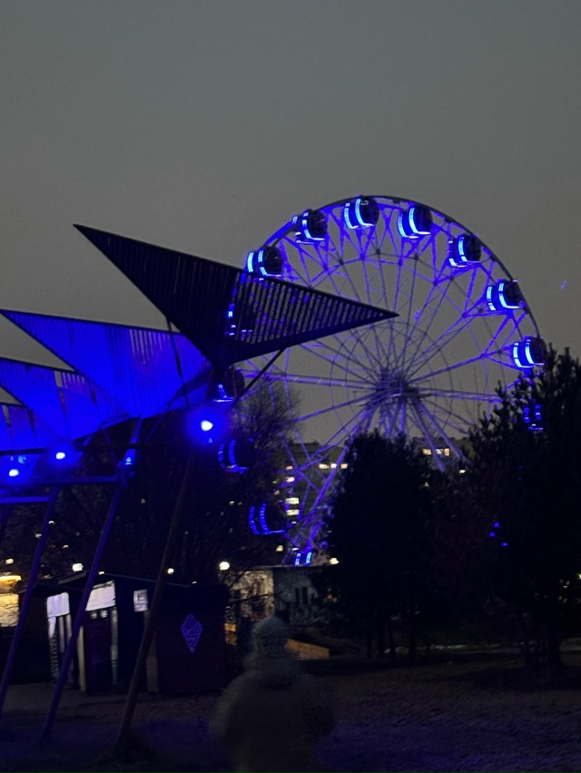 Набережная Спутника и в наступивших сумерках хороша!???...