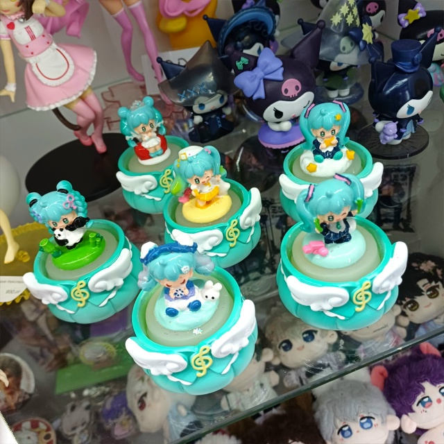 Малышки Мику на подставочках с подсветкой✨️
Цена: 600 ?...