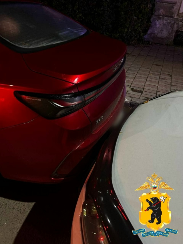 Ударил сотрудника ДПС кулаком по голове.
На улице Соб...