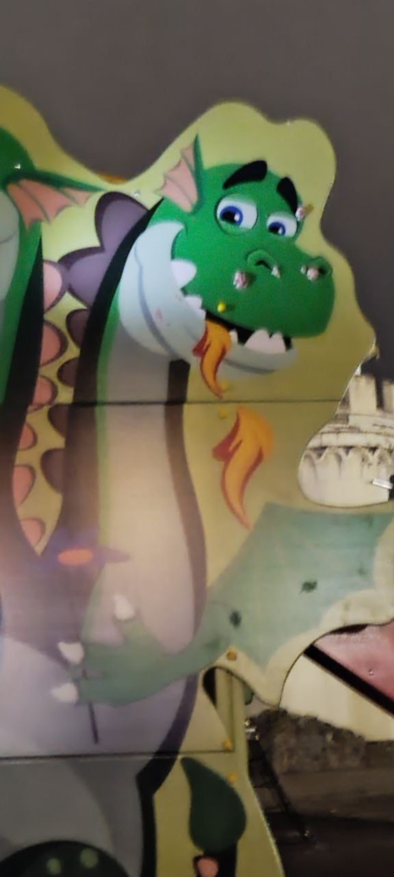 Площадку только поставили а уже кто то испортил