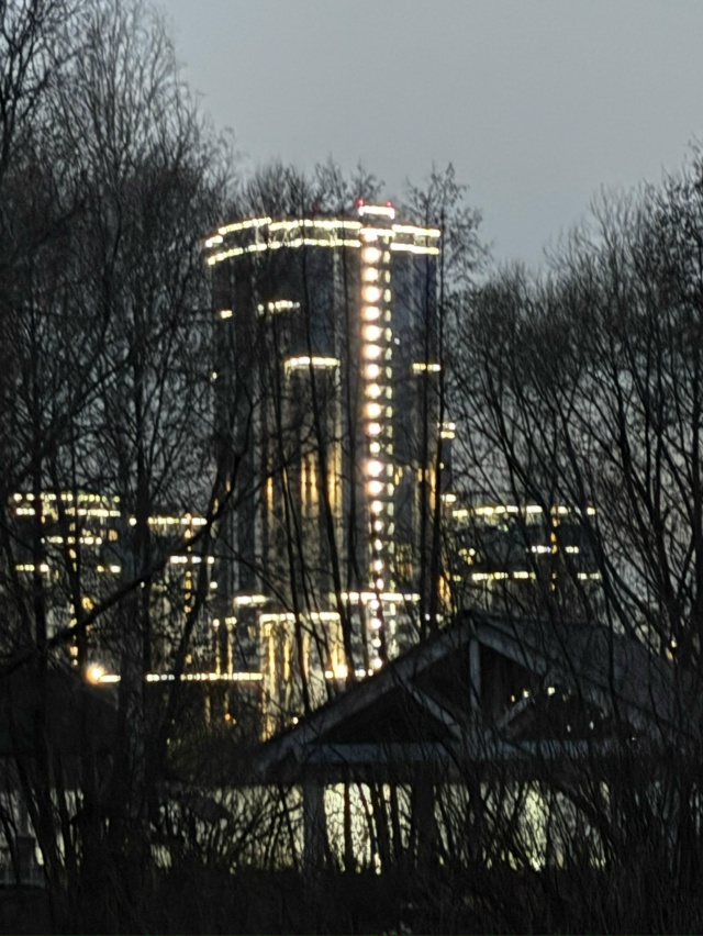 Набережная Спутника и в наступивших сумерках хороша!???...