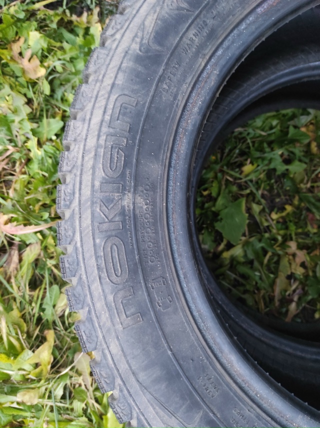 Зимняя резина nokian 185*65 R15, бу. 2 покрышки 2000р