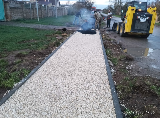 На улице Кошевого в Заозерном подрядчик начал укладку ...