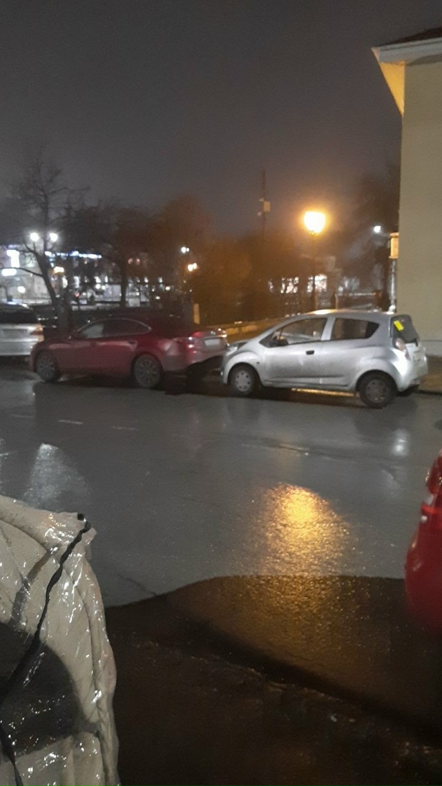 Субботний вечер. Понятно что приехали на спектакль, но...