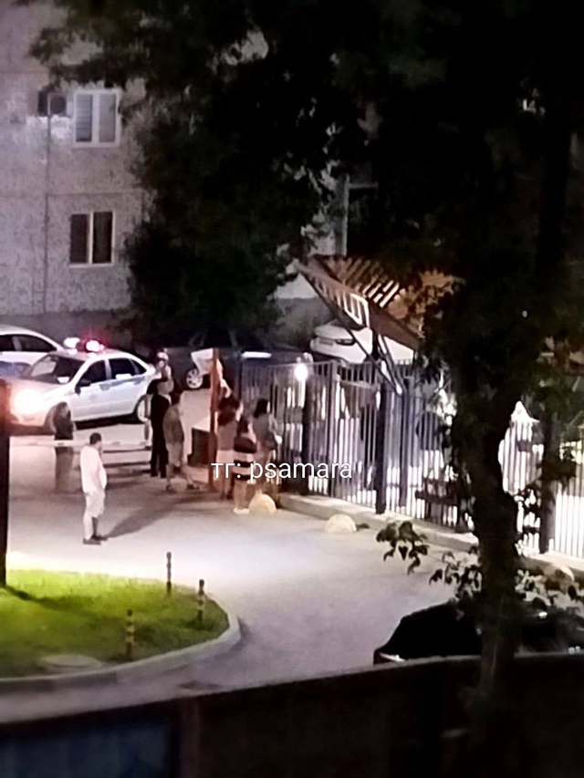 Очевидцы сообщают что в Панова парке зарезали девушку....
