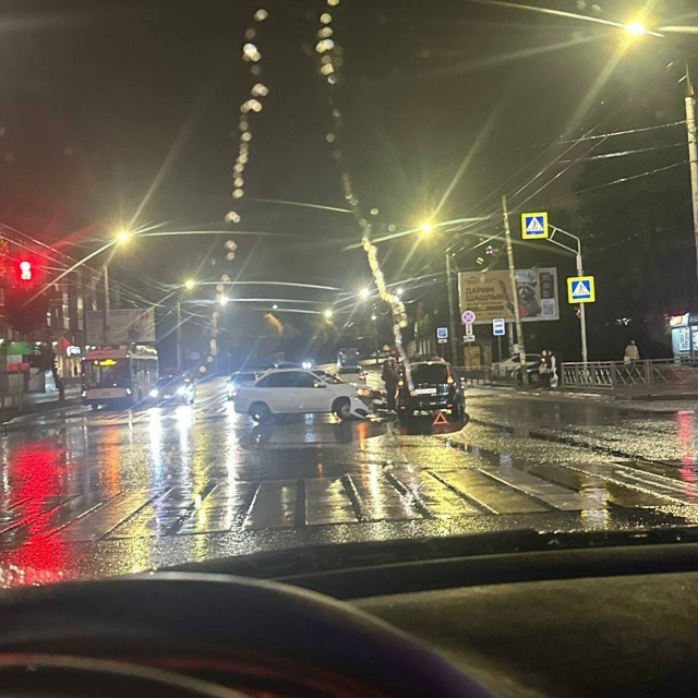 Движение затруднено на улице Шевченко в Смоленске
Дви...