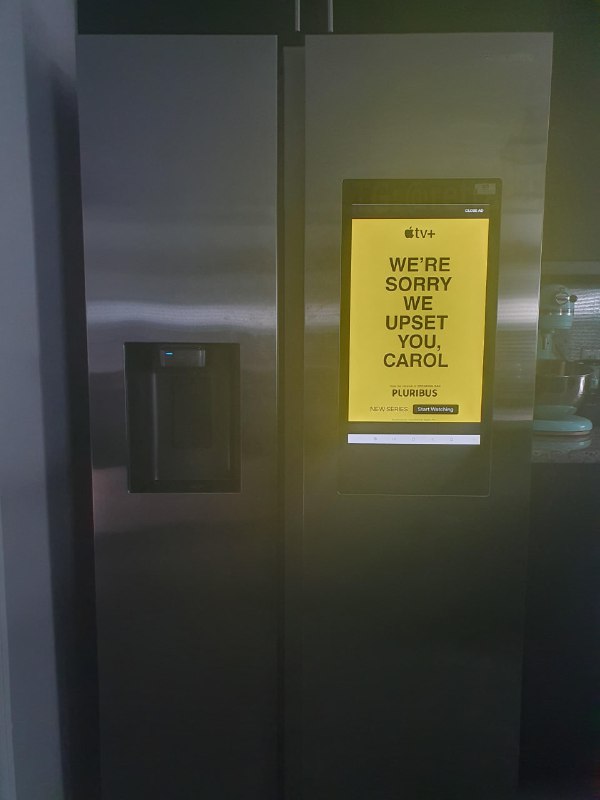 Реклама на холодильнике Samsung довела женщину до психбольницы.
Недавно компания Samsung начала пок