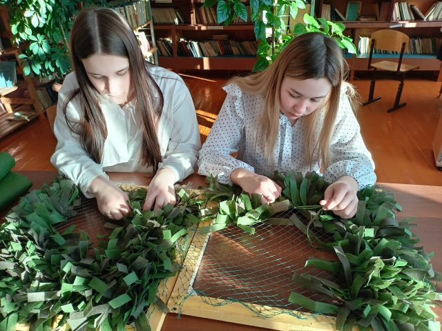 🇷🇺🇷🇺🇷🇺 Волонтеры Огурской школы продолжают сво?...