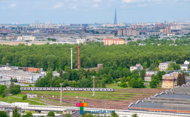 Фиолетовый «Балтиец» в электродепо «Автово».
На фотог...