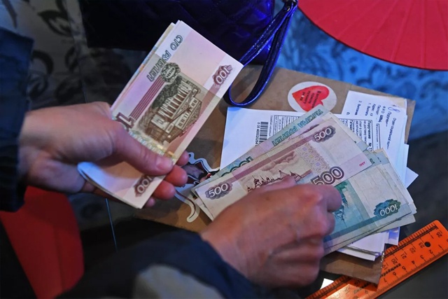 В Госдуме предложили поднимать пенсии каждые три меся?...