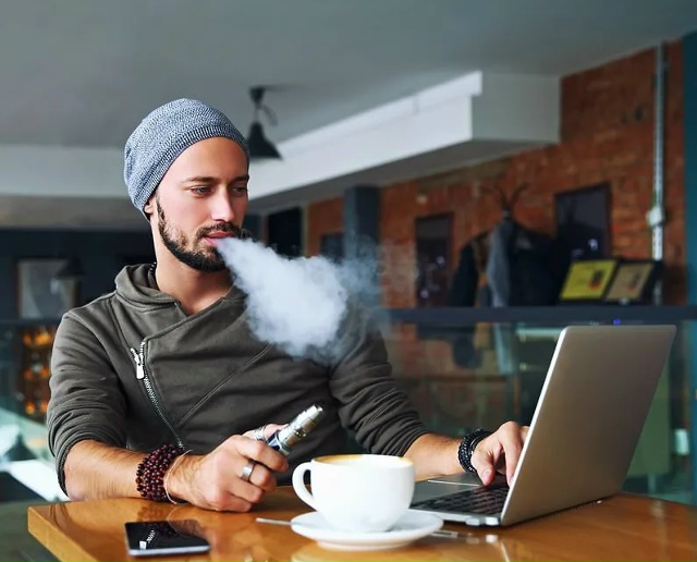 Дым и пар садятся на детали липким слоем, а сверху цепл?...