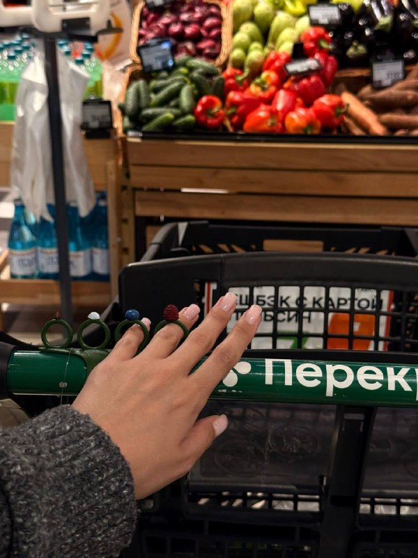 Идея для будущих женихов: в московских Перекрёстках появились тележки для примерки колец от 585 Золо