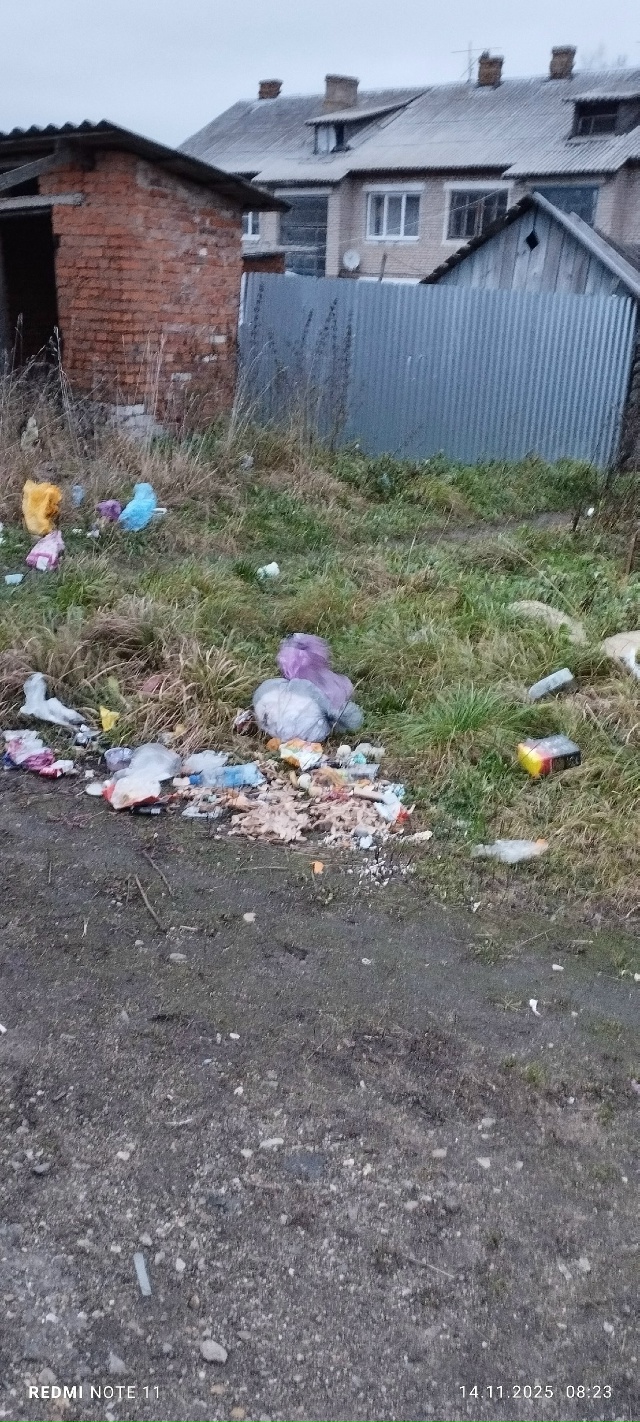 ул.Коммунистическая во всей красе, неужели за это никт?...