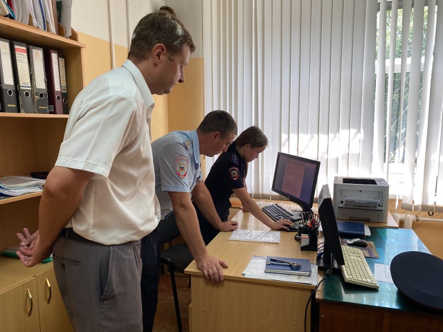 Представители Общественного совета при МО МВД России ?...