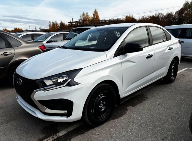 Новая Lada Iskra в базовой комплектации за 1,25 млн рублей ок?...