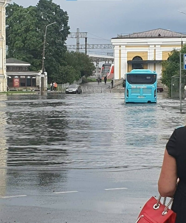 Вчера Ломоносов и Петергоф приняли на себя удар стихии...