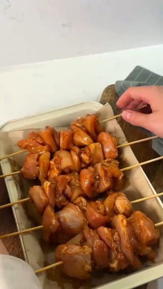 Потрясающие шашлычки из курицы в духовке - лучший обед ...