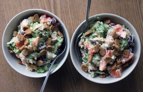 Сытный салат с куриной грудкой
Ингредиенты на 6-8 порци...