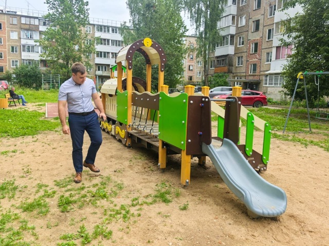 🧸 На ул. Багратиона обновлена детская площадка
На ул...