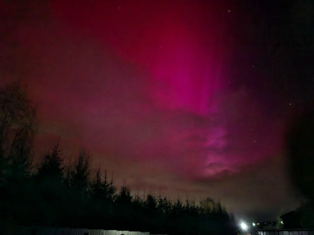 Этим утром небо вспыхнуло малиновым 😍
Северное сиян...