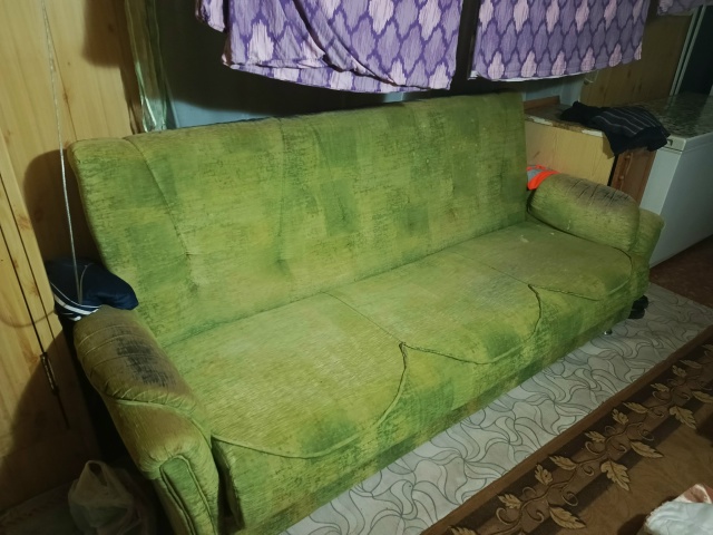Отдам диван, самовывоз (Александровка). Старый, но може?...