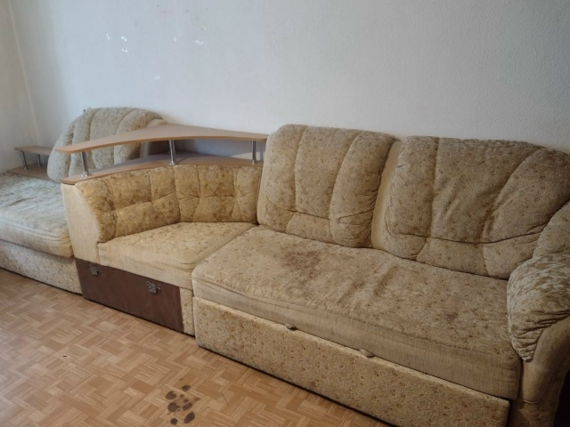 Отдаю бесплатно диван, шкафы, сервант и тумбочки. Самов...