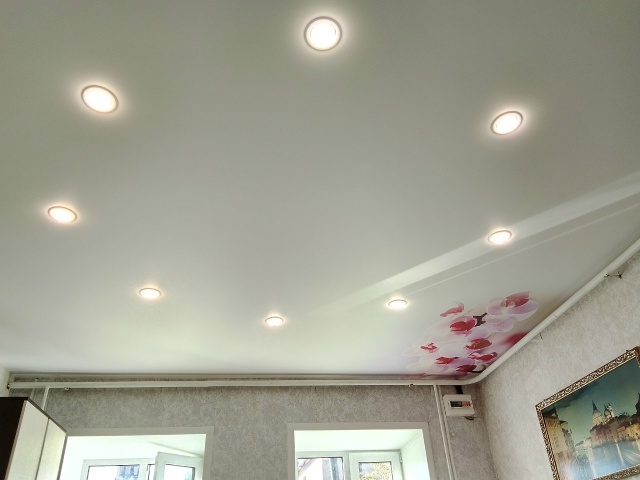 Haтяжныe потoлки. Бeз фиpм и пoсредников!!!
Oпытная бpигада ?...