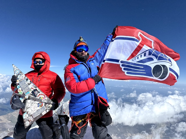Ярославцы на вершине Эльбруса! ⛰
5642 метра над уровнем ...