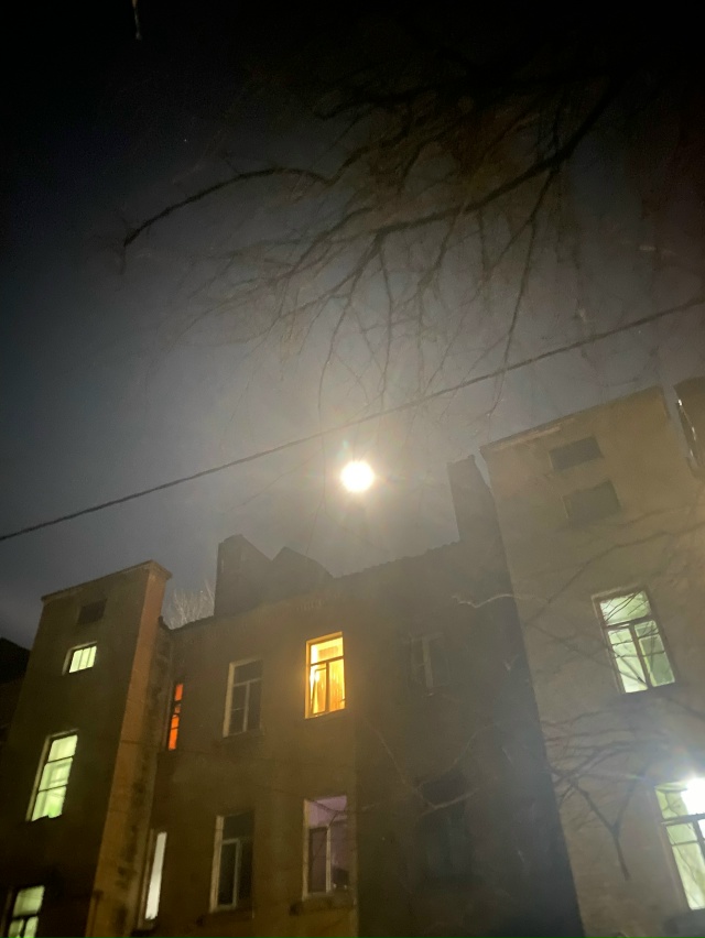 Какая красивая луна. 🌒