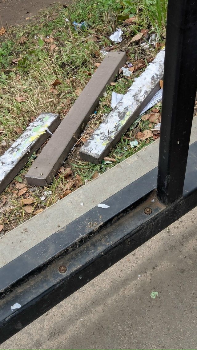 Очередной акт вандализма на остановке на 7 северной.Ка?...