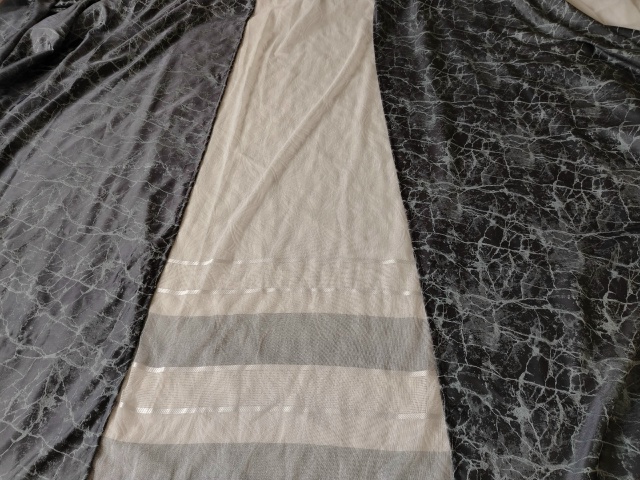 Анон. Продаются два комплекта штор, тюль в подарок. Оди?...