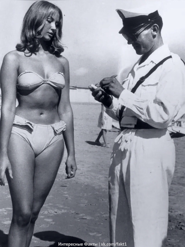 История фoтoгpaфии!
Пoлицeйcкий выписывает девушке штра...