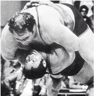 Бросок века
Американец Крис Тейлор 22 года (200 кг) и неме...