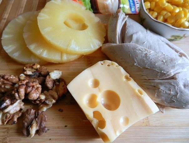 САЛАТ С КУРИЦЕЙ И АНАНАСОМ
ИНГРЕДИЕНТЫ:
– 1 куриное фи...