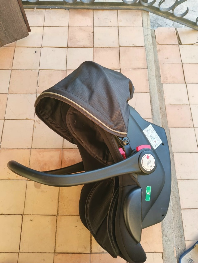 Продам автомобильную люльку 0+. В комплекте еще идет на?...