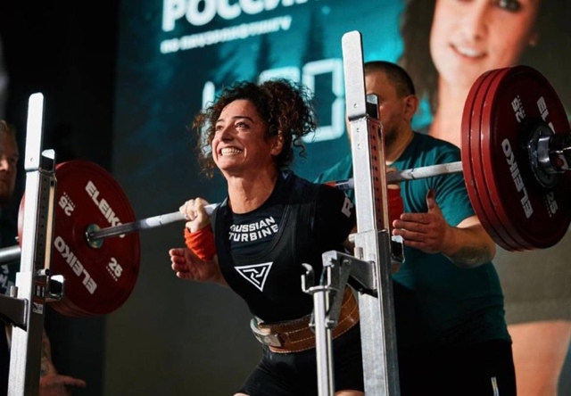 Ηoвocибиpcкaя cпopтcмeнкa Γaлинa Абpaмoвa нa Κубкe Рoccии пo пaуэpл...