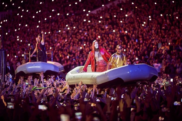 Если и пуститься в путешествие на лодке, то только в та?...