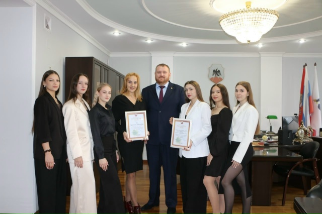 Глава города Орска Артём Воробьёв поздравил Студию Дв?...