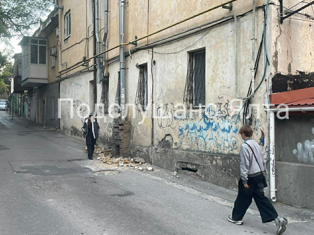 Хочется обратить самое пристальное внимание со сторон...